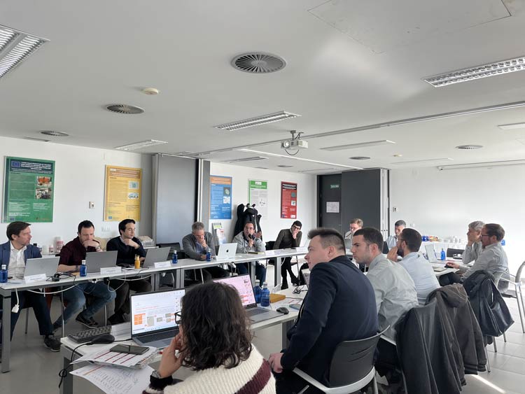 Solindarity geht in die zweite Halbzeit