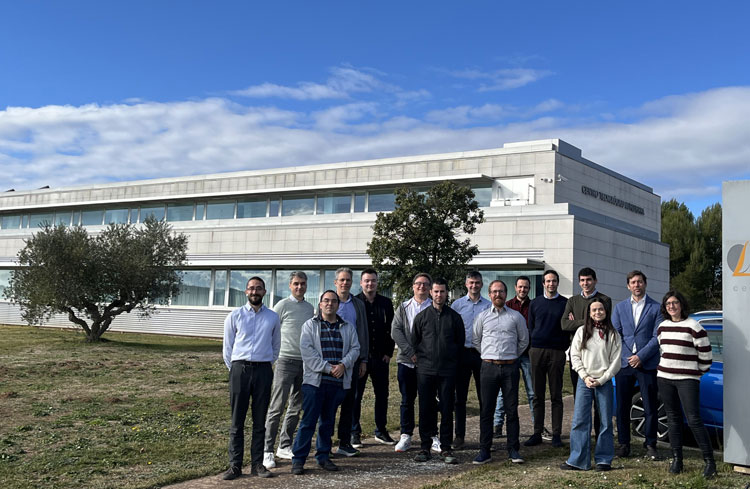 Solindarity geht in die zweite Halbzeit